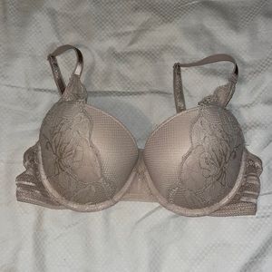 Plunge coverage push-up bra